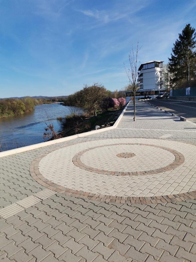 Отель Plaza Varvarin Экстерьер фото