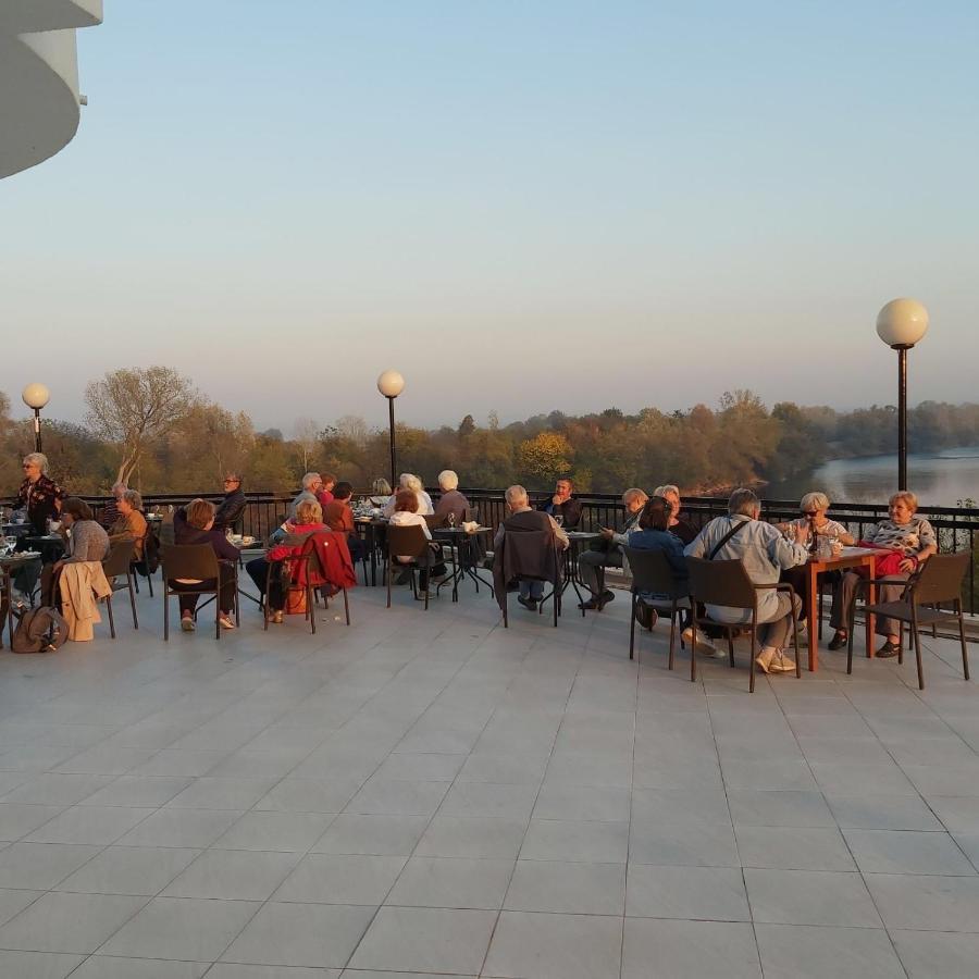 Отель Plaza Varvarin Экстерьер фото